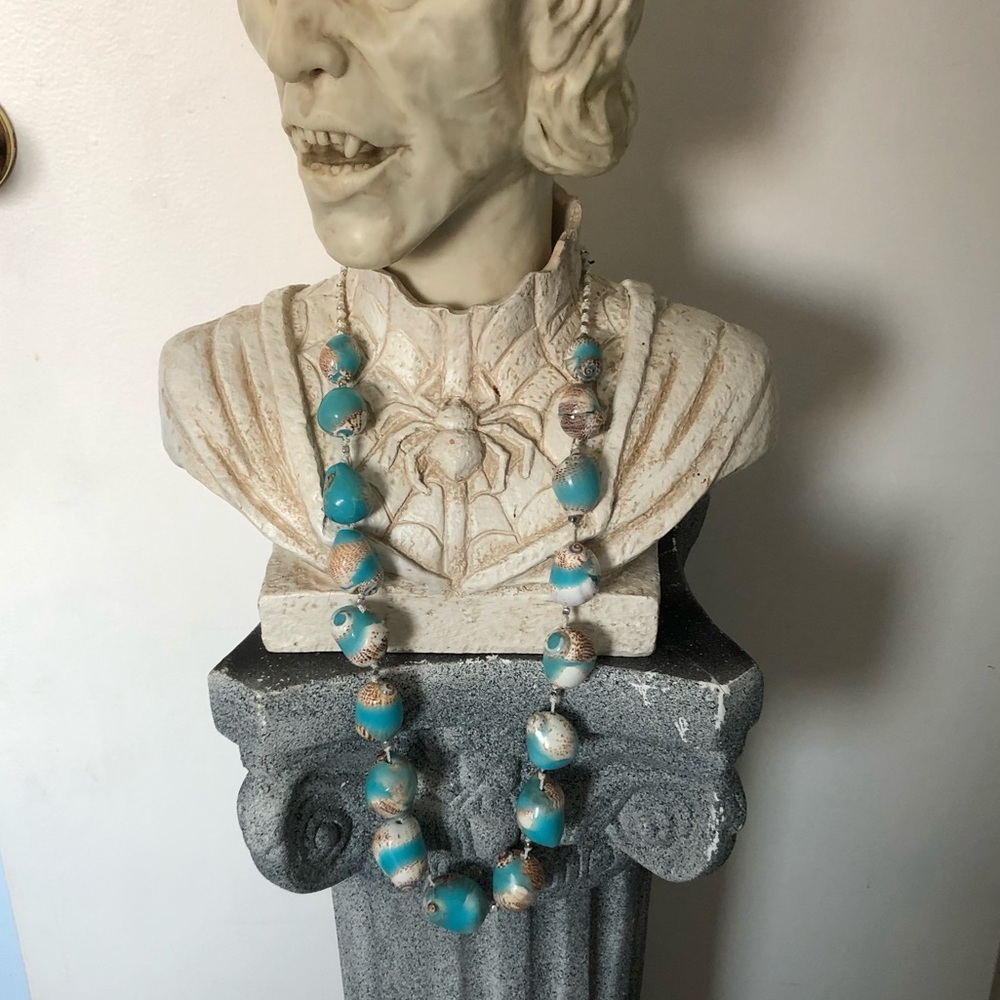 Turquoise bead necklace